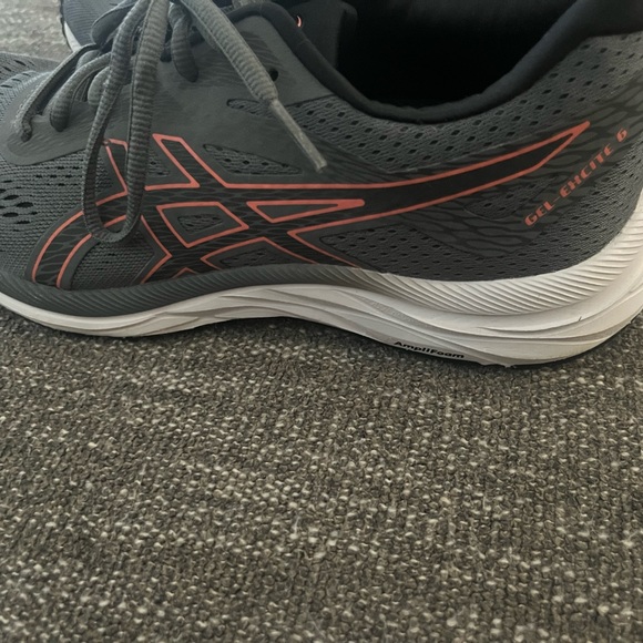 ASICS Amplifoam size 7.5 - Picture 2 of 7